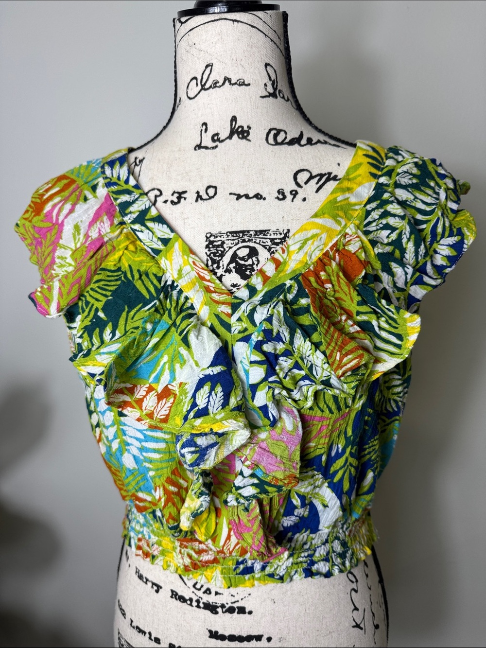 NICOLE MILLER Women’s Tropical Ruffle V-Neck Crop Top  Green Multi SZ S Resort
